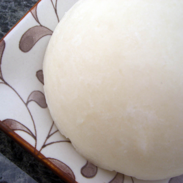 Nag Champa Solid Shampoo That Rocks